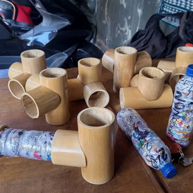 Bamboo ecojoiners connecting ecobricks