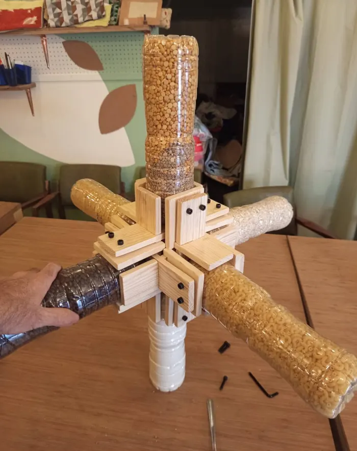 A wood-slat turtle ecojoiner holding food bottles together